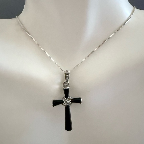 Sterling Silver Cross Art Deco Onyx  Style Pendant Necklace - Picture 3 of 3